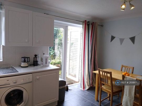4 bedroom terraced house to rent - Photo 1