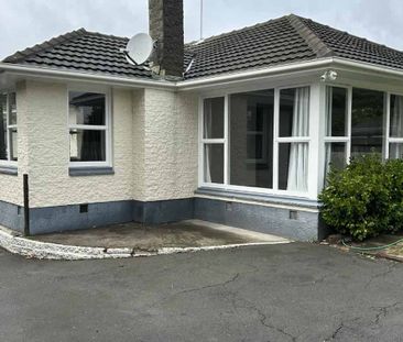 ** LARGE AND SPACIOUS FAMILY HOME ** - Photo 3