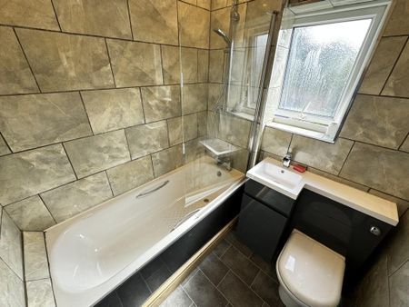 3 bedroom semi-detached house to rent - Photo 5