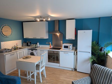 1 Bed Flat, Marco Island, NG1 - Photo 5