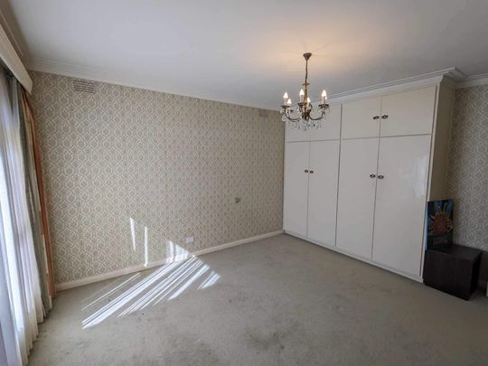 Brighton - Photo 1