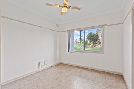 32 Castlereagh Street, Riverstone NSW 2765 - House For Rent | Domain - Photo 2