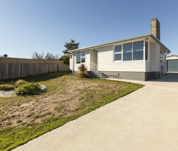 Lovely weatherboard Family home - Photo 2