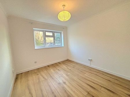 Parsonage Gardens, Enfield EN2 6JP, Property for rent - Photo 2