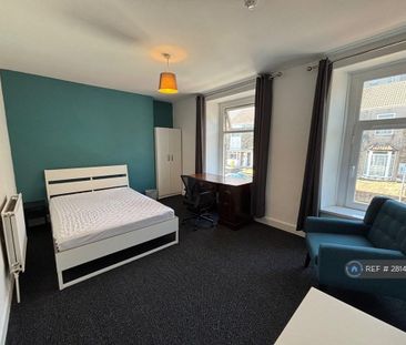 1 bedroom in a house share to rent - Photo 2