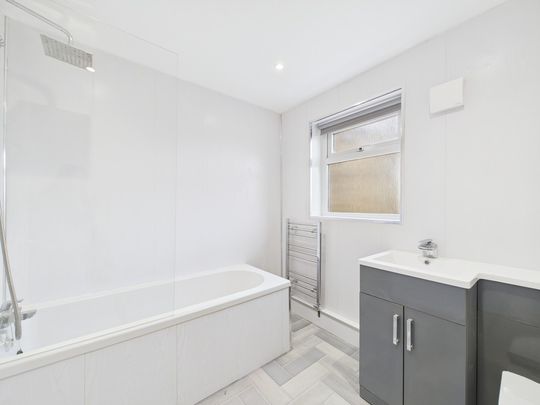 2 Bedroom End Terraced House - Photo 1