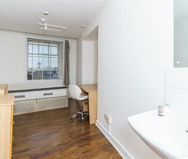 6 bed apartment to rent in Clayton Street West, Newcastle Upon Tyne... - Photo 2