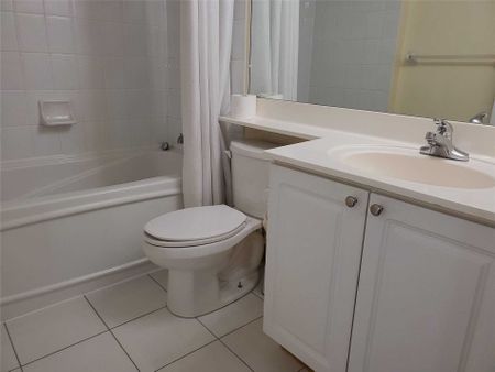For Lease - 33 Elm Drive Unit# 807, Mississauga, Ontario - Photo 5