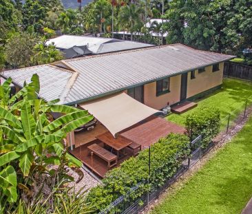 3-bedroom duplex in Trinity Beach - Photo 3
