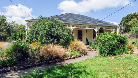 LARGE RURAL HOME - Photo 5