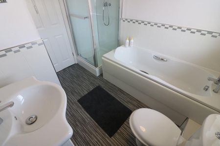 3 bedroom detached house to rent - Photo 5