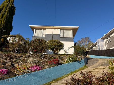 Quiet & Convenient 3-Bedroom Home with Views - Photo 3
