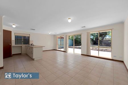 CHARMING BLUESTONE VILLA IN A PRIME NEAR-CITY LOCATION - Photo 2