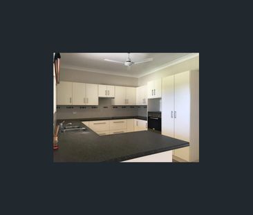 MODERN 4 BEDROOM HOME IN BUSHLAND BEACH! - Photo 5