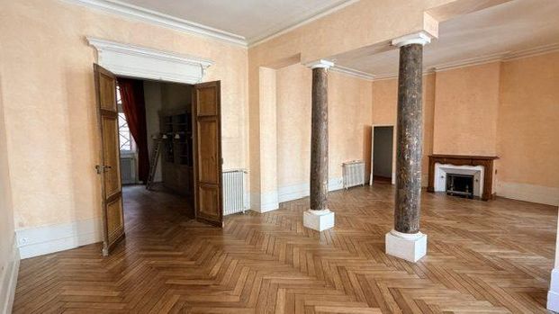 Appartement à louer - 2 pièces - 116 m² - Photo 1