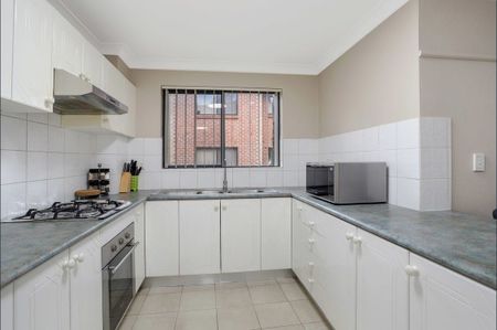 17/245 Targo Road - Photo 2