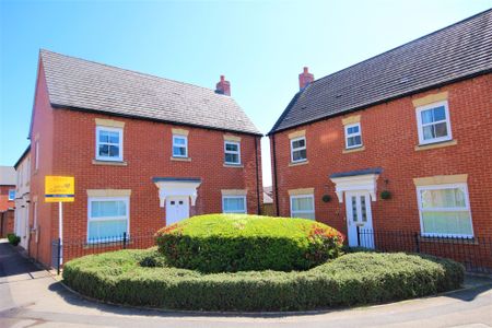 3 bedroom detached to let - Photo 3