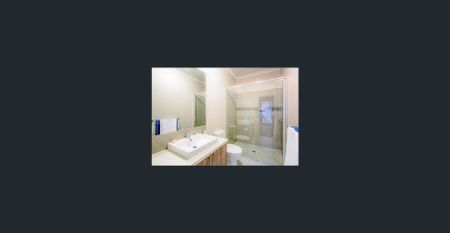 Private, Stylish and Spacious Four-Bedroom Townhouse - Photo 4