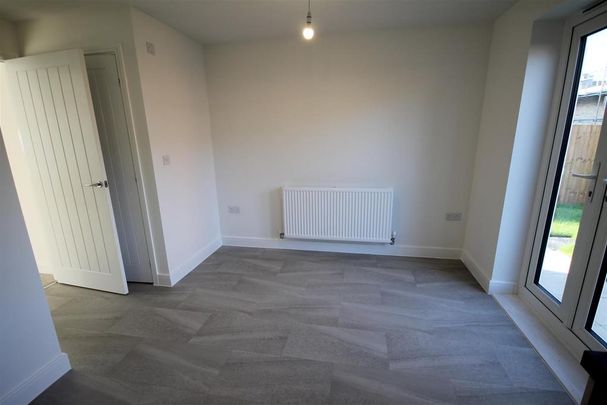 3 bedroom semi-detached house to rent - Photo 1