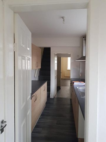 2 bedroom terraced house to rent - Photo 2