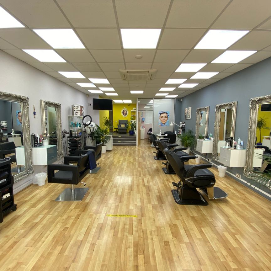 £1,400 PCM, Large Fitted and Equipped Hair and Beauty Salon with Garden in City Road, Roath, Cardiff, CF24 3DL - Photo 1