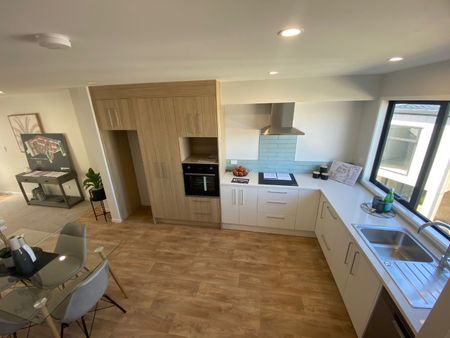 MANGERE BRIDGE, 4 BEDROOMS( ($100 Free gift voucher for signup before 8th February ) - Photo 2