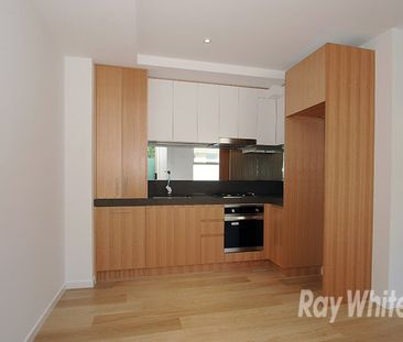 102/6 Kokaribb Road, Carnegie - Photo 3