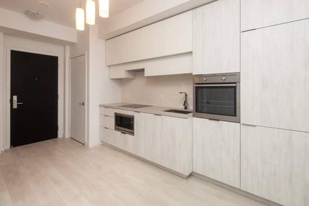 For Lease - 8 Eglinton Avenue Unit# 2104, Toronto, Ontario - Photo 4