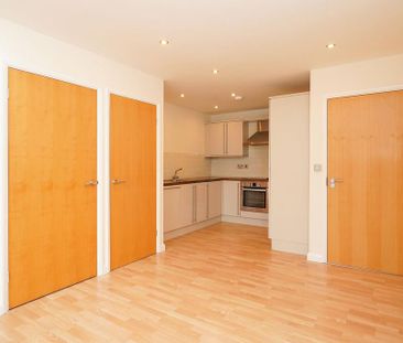 1 bedroom mews to rent - Photo 6