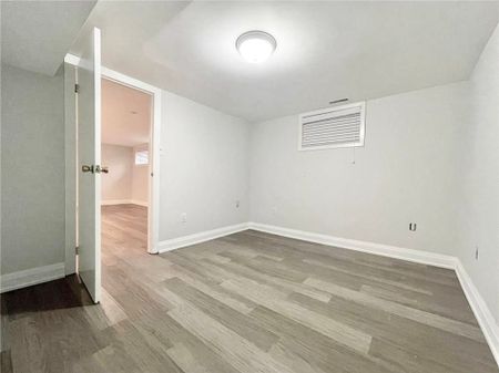 For Lease - 15 Scarcliff Gardens, Toronto, Ontario - Photo 3