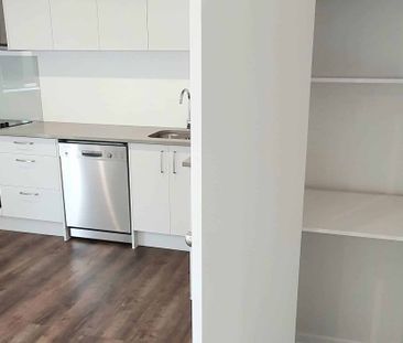 Modern, Sunny 2 Bedroom Standalone Home in Henderson - Photo 4