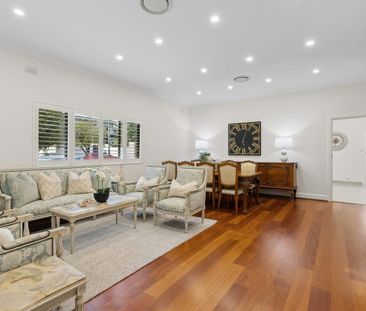 Framed in manicured lawns and multiple aspects - Photo 2