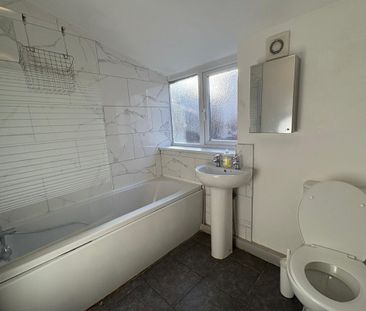 Essex Street - Photo 1