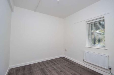 Church Road, Urmston, Manchester, M41 - Photo 4