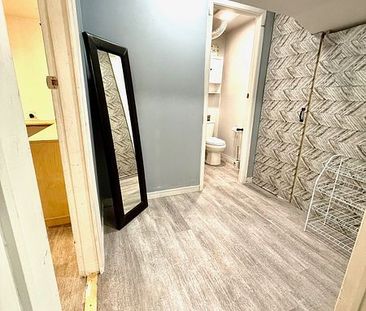 For Lease - 16 Eastman Crescent, Newmarket, Ontario - Photo 2