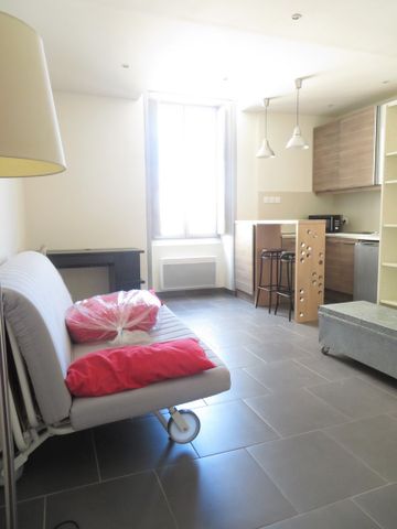 STUDIO Meublé, 23m², Rue des Marchands, 465€ H.C, Nîmes-centre - Photo 5