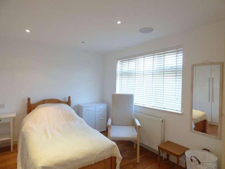 Abbots Close, Brentwood, CM15 - Photo 4