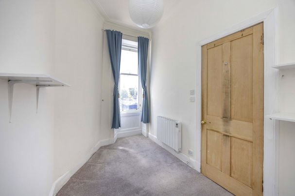 FLAT 1f2, 148 Dundas Street - Photo 1