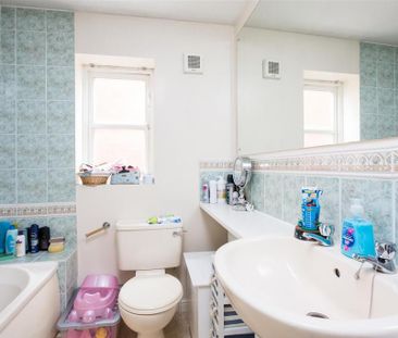 2 bedroom semi-detached house to rent - Photo 5