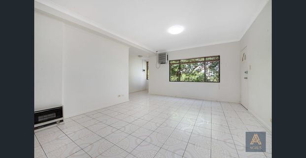 All utilities included in rent! - Photo 1