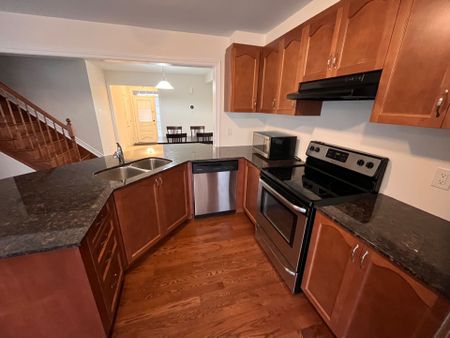 For Lease - 332 Song Sparrow Street, Barrhaven, Ontario - Photo 2