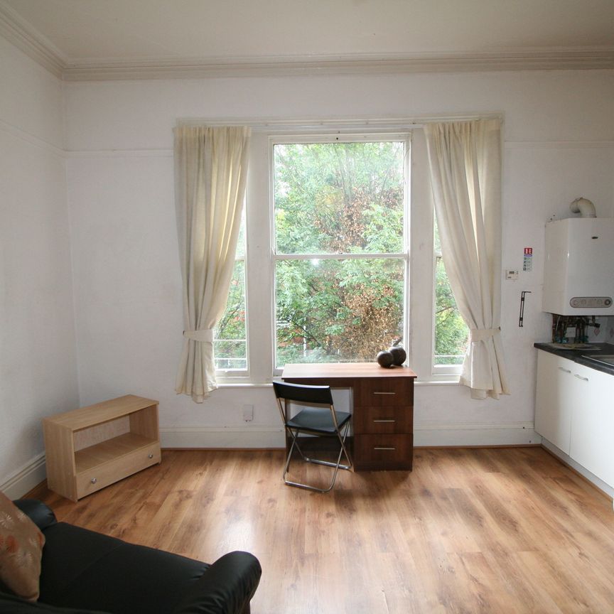 Flat 5, 11 SPRING ROAD Leeds - LS6 1AD - Photo 1