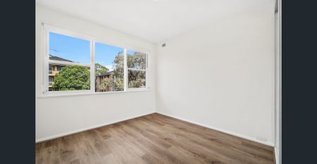 Freshly Updated Apartment in a Prime Coastal Location - Photo 4