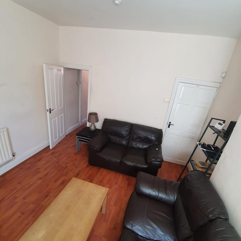 1 bedroom in a house share to rent - Photo 1