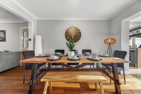 3 Bed Detached House, Carrholm Mount, LS7 - Photo 4