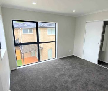 Bright & Sunny 3-Bedroom, 2-Bathroom Home in M... - Photo 3