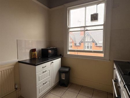 1 bedroom in a house share to rent - Photo 4