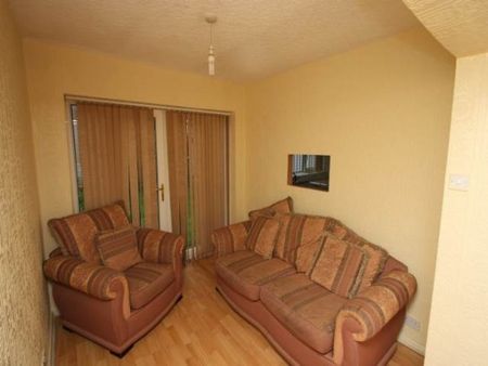 4 Bed - Stanmore Crescent, Burley, Leeds - Photo 2