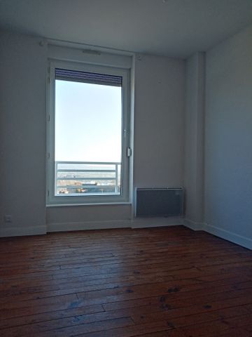 Location Appartement 3 pièces 77m² DOMFRONT EN POIRAIE 61700 - Photo 2