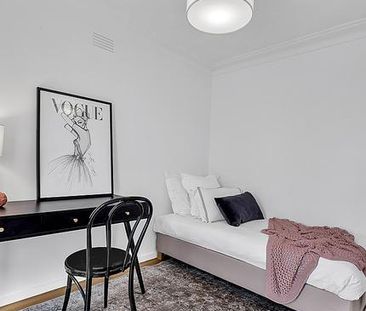 Stylish Family Home in Werribee's Coveted South Side - Photo 1